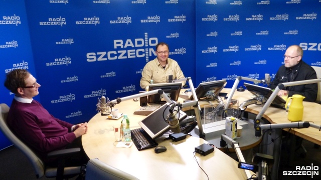 Bronisław Komorowski przegrał wybory prezydenckie na własne życzenie - w takich słowach zeszłotygodniową kampanię wyborczą podsumowali w Kawiarence politycznej szczecińscy politolodzy. Kampania obecnie urzędującego prezydenta była chaotyczna, składała się ze zbyt wielu obietnic i wpadek, przez co Komorowski stał się pośmiewiskiem w internecie.
