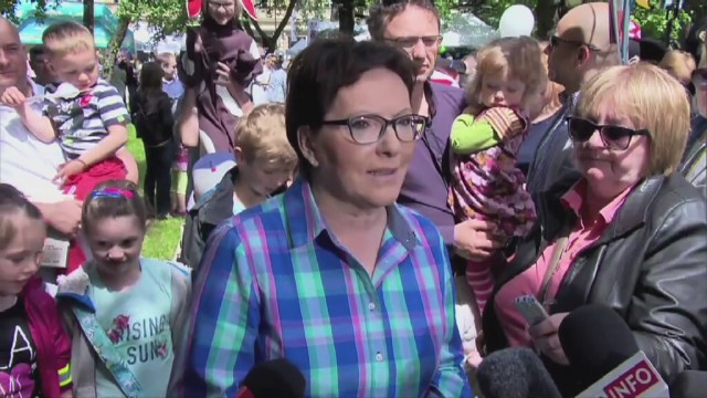 Premier uznała, że apel prezydenta - elekta jest zaskakujący. Ewa Kopacz skomentowała w ten sposób słowa Andrzeja Dudy, który w piątek poprosił rząd i parlament o wstrzymanie się od podejmowania decyzji wpływających na ustrój polityczny.