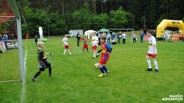 Ostatnie eliminacje do mini mundialu rozpoczęły się w Kaliszu Pomorskim. Na boisku miejskim zmierzy się 13 drużyn.