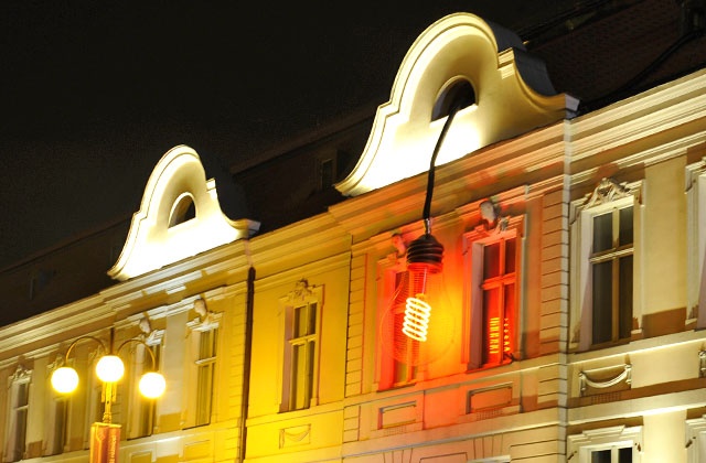 Kierowniczka obrzuca wyborców Andrzeja Dudy przekleństwami i wysyła ich do komory gazowej. Dyrekcja odcina się od twórczości swojej podwładnej i upomina. Taki jest obrót sprawy, po tym jak szefowa działu programu szczecińskiego Domu Kultury 13 Muz Zofia Gliszczyńska zamieściła na swoim facebookowym profilu wulgarne komentarze po wyborach prezydenckich.