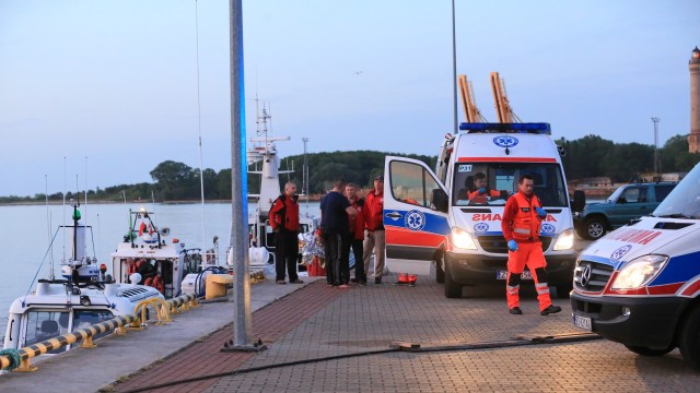 Akcja poszukiwawcza na Bałtyku w pobliżu wejścia do świnoujskiego portu. Około godziny 21 zatonął tam rybacki kuter MIZ-20.