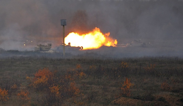 Ponad dwa tysięcy żołnierzy z pięciu krajów, blisko pół tysiąca pojazdów i 24 samoloty - W Drawsku Pomorskim ruszają manewry Saber Strike-15.