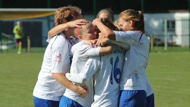 Piłkarki nożne Olimpii Szczecin utrzymały się w rozgrywkach o mistrzostwo Polski. Beniaminek ekstraligi kobiet pokonał w czwartek Stilon Gorzów Wielkopolski 2:1 w przedostatniej kolejce rozgrywek.