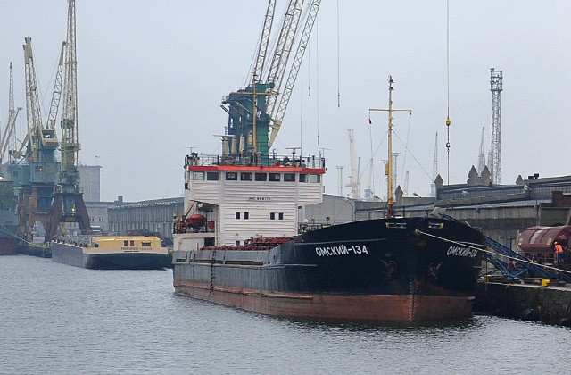 Trzeba jak najszybciej pogłębić tor wodny prowadzący z Bałtyku do Portu Handlowego w Świnoujściu - apelują armatorzy. Dzięki pogłębieniu do portu będą mogły dopływać większe transporty węgla na statkach o większym zanurzeniu.