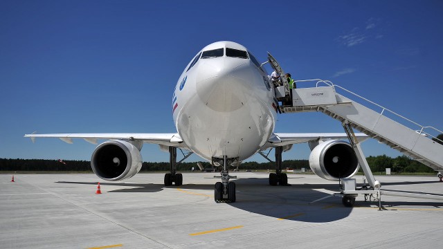 Bliźniacy-olbrzymi w Goleniowie. Na płycie portu lotniczego Szczecin-Goleniów wylądowały dwa Airbusy A-310.