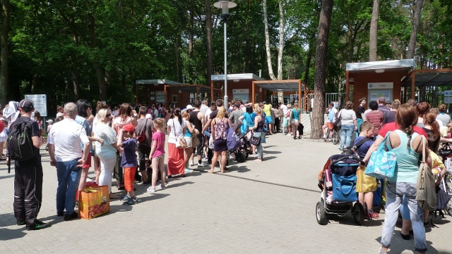 Kolejki przy wejściu na szczecińską Arkonkę. Trzeba czekać nawet kilkadziesiąt minut.