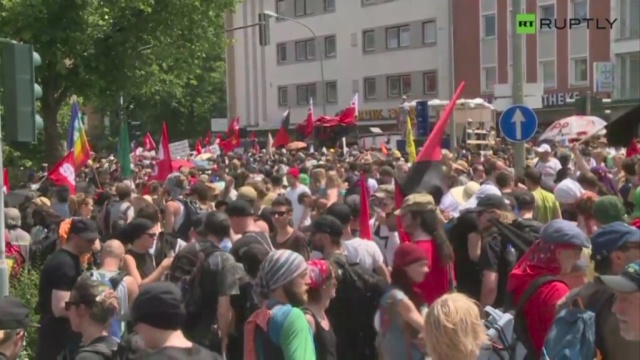 Ochrona środowiska, prawa kobiet, walka z głodem czy ebolą - na te tematy rozmawiać będą uczestnicy szczytu G7, czyli głowy najbardziej wpływowych państw. Rozmowy ruszają w niedzielę w południe w niemieckim Elmau. Dyskusje dotyczyć będą także sytuacji na Ukrainie i zagrożenia terroryzmem.