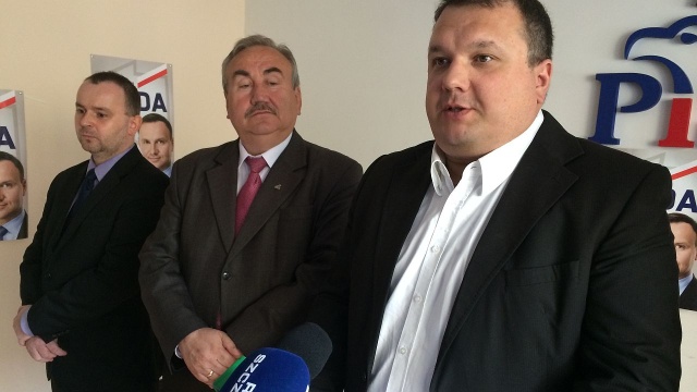 Kończ waść, wstydu oszczędź - lokalni działacze Prawa i Sprawiedliwości domagają się rezygnacji szefa zachodniopomorskiej PO Stanisława Gawłowskiego.