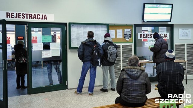 Specjalny program pomocowy dla poszukujących pracy, pomocny jest jedynie z nazwy - mówią szczecińscy bezrobotni. Są tacy, którzy o realizowanym od roku systemie wsparcia nawet nie słyszeli, a działa on od roku.