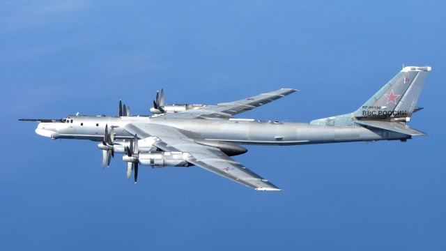 Rosyjski bombowiec eksplodował na lotnisku Ukrainka nad Amurem na wschodzie Rosji. Tu-95 zdolny przenosić broń atomową wybuchł podczas startu.