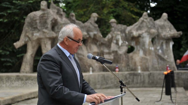 Wicewojewoda Ryszard Mićko dziękuje bohaterskim żołnierzom Armii Radzieckiej, którzy wyzwalali naszą Ojczyznę.