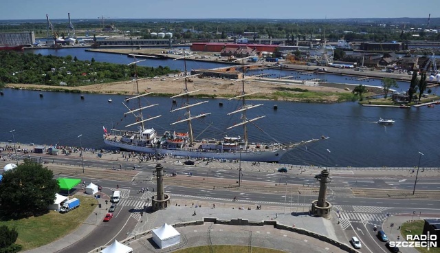 W piątek wieczorem oficjalnie wystartował finał Baltic Tall Ships Regatta 2015. Mieszkańcy Szczecina i turyści czekali na ten dzień od zakończenia regat The Tall Ships Races w 2013 roku. Właśnie w takie dni czuć, że miasto tętni życiem. Zobaczcie jak prezentuje się program i liczne atrakcje.