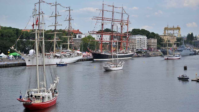 Jarmarki, wesołe miasteczko i zjawiskowe żaglowce - do Szczecina na finał regat Baltic Tall Ships Regatta spłynęło ich w ten weekend kilkadziesiąt.