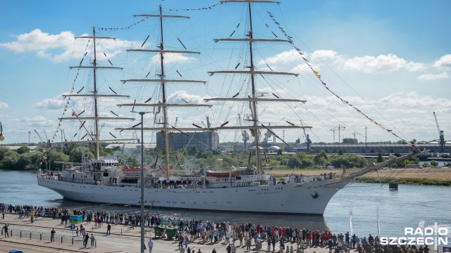 Przy dźwiękach orkiestry szczecinianie pożegnali żaglowce, które przypłynęły do Szczecina na finał Baltic Tall Ships Regatta 2015.