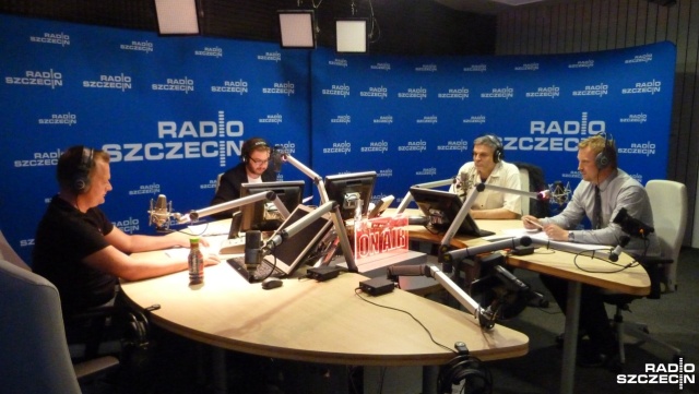 Zmiany w rządzie to działania pozorne - tak poniedziałkową rekonstrukcję rady ministrów komentowali w magazynie Radio Szczecin na Wieczór eksperci z Uniwersytetu Szczecińskiego.