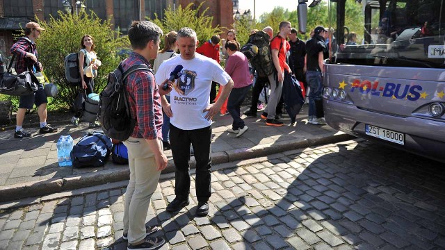 Spacerował po Szczecinie z figurą Maryi na rękach - spisała go policja. Ksiądz Tomasz Kancelarczyk ze szczecińskiego Bractwa Małych Stópek, na ulicach miasta prowadził misję ewangelizacyjną.