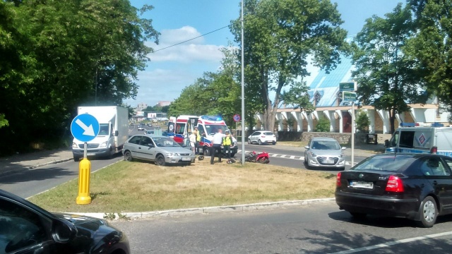 Wypadek motocyklisty na krzyżówce ulic Emilii Plater i Księżnej Salomei w Szczecinie.