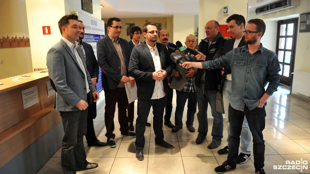 Ponad 1100 osób z naszego województwa chce, aby mieszkańcy mogli składać projekty uchwał do sejmiku. W ten sposób chcą mieć wpływ m.in. na remonty dróg i rozkłady jazdy regionalnych pociągów.