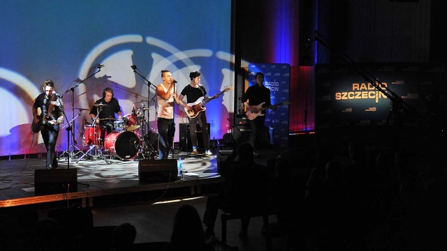 Szczeciński zespół Dead On Time wystąpił w piątek wieczorem w studiu koncertowym S-1 Radia Szczecin. Koncert odbył się w ramach audycji Schody do Nieba.
