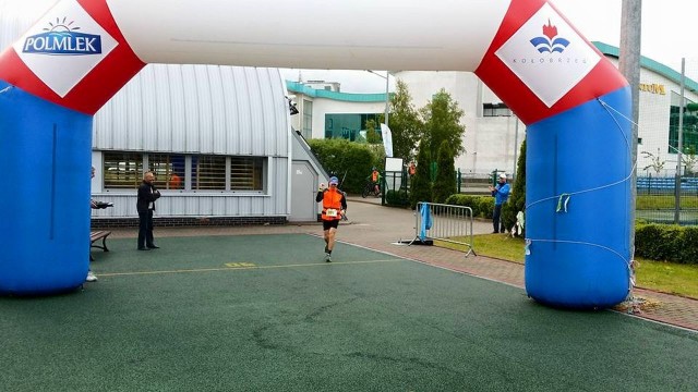 Biegł 14 godzin, 16 minut i 26 sekund - w tym czasie pokonał 147 kilometrów. Dawid Pigłowski zwyciężył w tegorocznej edycji ultramaratonu Szczecin - Kołobrzeg.