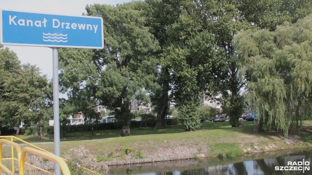 Kołobrzescy policjanci wyłowili z Kanału Drzewnego ciało 20-latka.