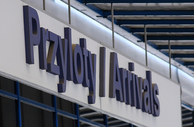 Ponad dwie i pół godziny opóźnienia będzie miał samolot z Warszawy do Goleniowa.