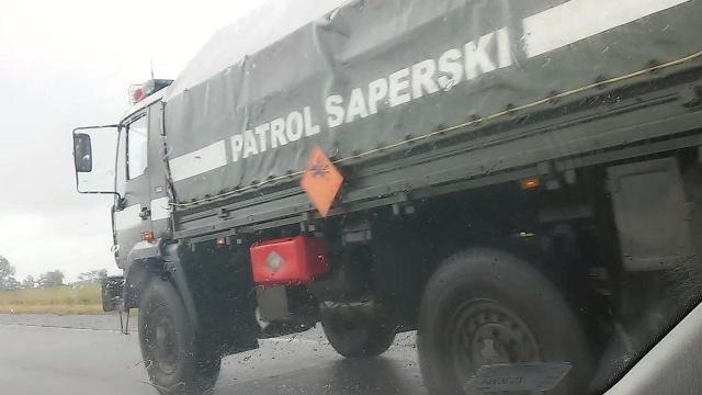 Niebezpieczeństwo minęło. Saperzy wywieźli niewybuchy znalezione w poniedziałek w okolicy kąpieliska Arkonka w Szczecinie.