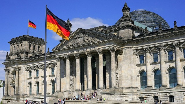 Brytyjska monarchini spotkała się z kanclerz Niemiec Angelą Merkel i prezydentem Joachimem Gauckiem.