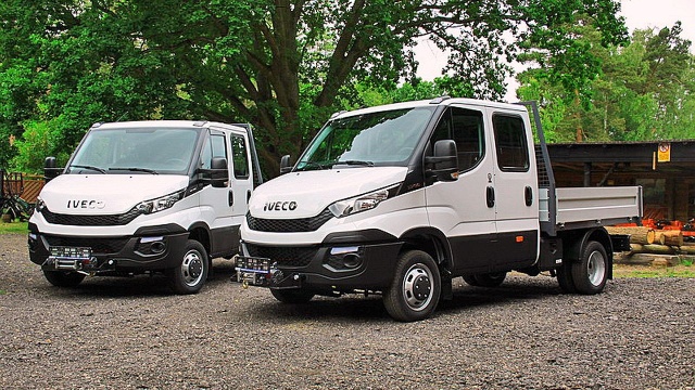 Szczecińscy leśnicy będą mieli nowe samochody. Dwa auta Iveco z trzylitrowymi silnikami i napędem na cztery koła będą służyć do patrolowania trudno dostępnych miejsc.