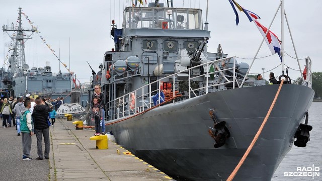 Marynarka Wojenna świętuje w Świnoujściu. Przy nabrzeżu Władysława IV zacumowało siedem jednostek wojskowych, m.in. ORP Gen. K. Pułaski i ORP Gniezno.