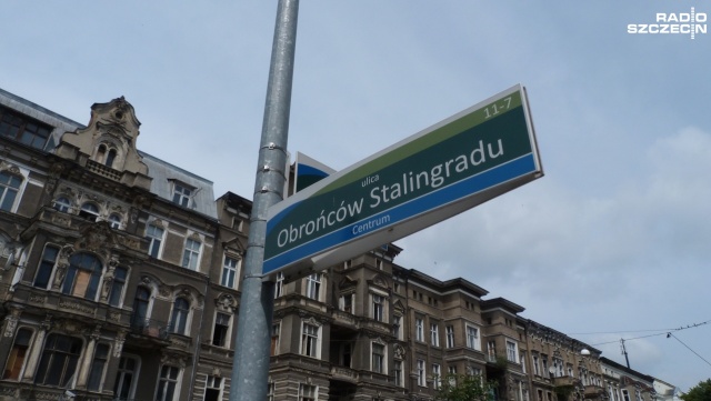 SLD przeciwne zmianie nazwy ulicy Obrońców Stalingradu na Mariana Jurczyka, bo zdaniem działaczy partii należy się szacunek żołnierzom radzieckim, którzy zginęli w bitwie o Stalingrad.