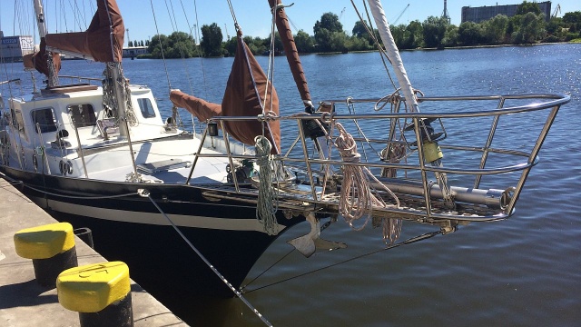 Ponad 26 miesięcy na morzach i oceanach - siedem kontynentów, cztery oceany - najdłuższą drogą dookoła świata, czyli żeglarze ze Szczecina przygotowują się do wielkiej wyprawy.