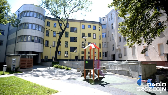 W piątek przekazano mieszkania w zrewitalizowanych budynkach u zbiegu ulic Królowej Jadwigi i Bohaterów Getta oraz w oficynach tego kwartału.