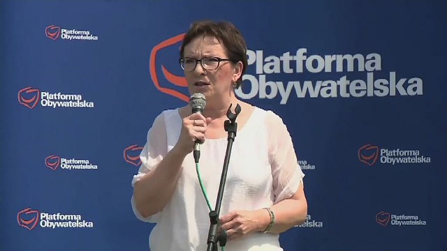 Premier Ewa Kopacz w ramach przedwyborczego objazdu kraju była w niedzielę w Łodzi i Aleksandrowie Łódzkim. W tym drugim mieście powiedziała mieszkańcom, że są dla niej tak ważni, jak rodzina i przestrzegła, że opozycja chce ingerować w życie obywateli.