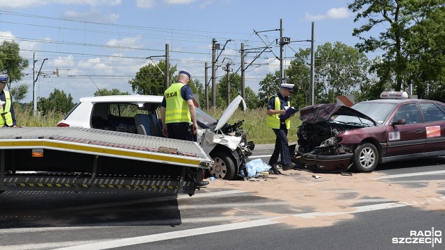 W Szczecinie-Podjuchach doszło do czołowego zderzenia - na zjeździe z ulicy Floriana Krygiera, kilkaset metrów przed skrzyżowaniem z Granitową.