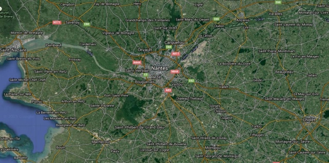 Atak na polską ciężarówkę na zachodzie Francji. Jak donosi telewizja France Info, trzech pijanych Rumunów obrzuciło pojazd butelkami i próbowało wedrzeć się do kabiny tira.