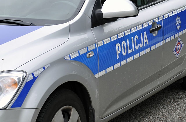 Prawie dwa promile alkoholu w wydychanym powietrzu miał kierowca, którego zatrzymali policjanci szczecińskiej drogówki. W samochodzie 40-latka mundurowi znaleźli też 25 paczek papierosów bez akcyzy.
