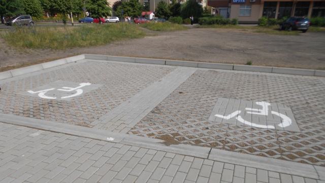 Kolejne miejsca parkingowe powstały przy ulicy Iwaszkiewicza na prawobrzeżu Szczecina. To drugi etap zadania, które wykonano na zlecenie Rady Osiedla Majowe.