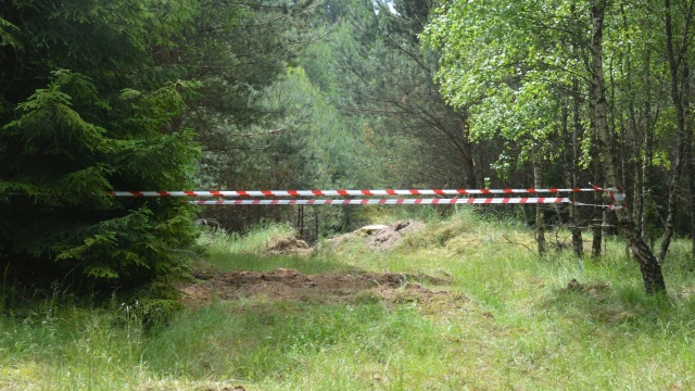 Borne Sulinowo na bombie ekologicznej. Sztab kryzysowy oraz saperzy zastanawiają się jak poradzić sobie z beczkami, wypełnionymi podejrzaną substancją chemiczną, znalezionymi w lasach w okolicy Bornego Sulinowa.