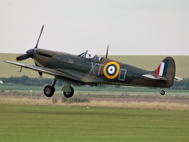 Brytyjski samolot myśliwski wystawiony na aukcję. W czwartek w londyńskim domu aukcyjnym Christie039s pod młotek pójdzie w pełni sprawny Supermarine Spitfire Mk.1.