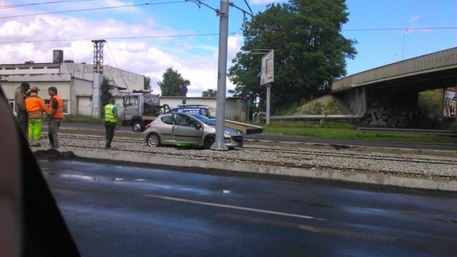 Około godziny 13:30 na ulicy Gdańskiej w Szczecinie zderzyły się dwa auta.