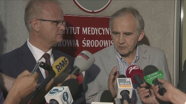 Lekcje wychowawcze o zdrowiu - takie działania w walce z dopalaczami proponuje minister zdrowia. Marian Zembala mówił o tym podczas sobotniego spotkania z dziennikarzami przed szpitalem w Sosnowcu.