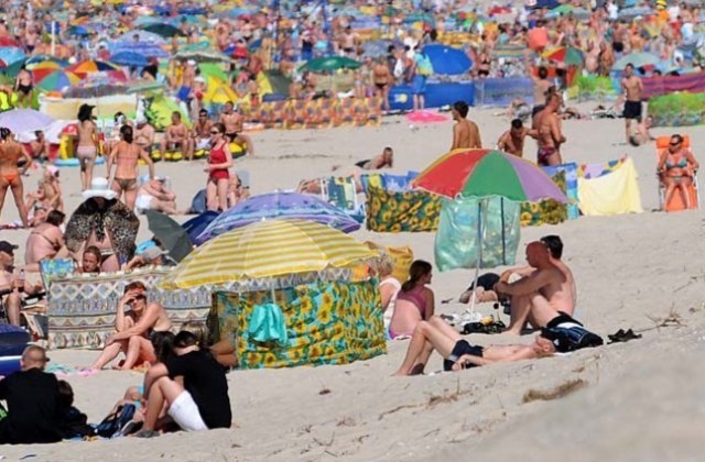 Nadmorskie plaże już otwarte. Zakaz kąpieli w Mielnie, Sarbinowie, Unieściu i Ustroniu Morskim odwołany.
