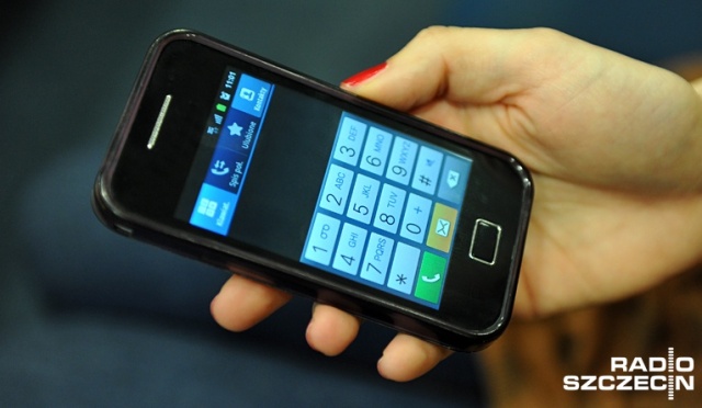 Bezpłatna całodobowa infolinia, telefon dla rodziców i młodzieży - ministerstwo zdrowia uruchomiło kilka numerów telefonów, gdzie można uzyskać informacje o tym jaki wpływ na organizm mają dopalacze.