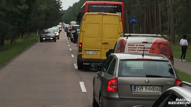 Pięć kilometrów ma korek przed przeprawą promową w Świnoujściu. W kolejce trzeba czekać nawet trzy godziny.
