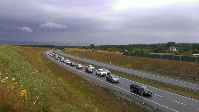Ruch na drodze nr 3 od obwodnicy Troszyna, Parłówka i Ostromic do końca obwodnicy Przybiernowa już płynny. Nie ma też korka na drodze wojewódzkiej nr 107 od strony Dziwnówka przez Kamień Pomorski.