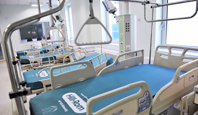 11 osób walczy o stanowisko dyrektora szpitala przy ul. Arkońskiej w Szczecinie. Ich nazwiska to jeszcze tajemnica. Biuro prasowe urzędu marszałkowskiego poinformowało nas, że nie ujawni kim są kandydaci, dopóki ich ofert nie przejrzy komisja konkursowa.