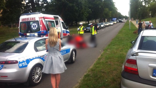 Pieszy potrącony na szczecińskim Prawobrzeżu trafił do szpitala przy ulicy Unii Lubelskiej. Do wypadku doszło ok. godz. 16 na ulicy Łubinowej, w pobliżu pętli autobusowej na Osiedlu Słonecznym.