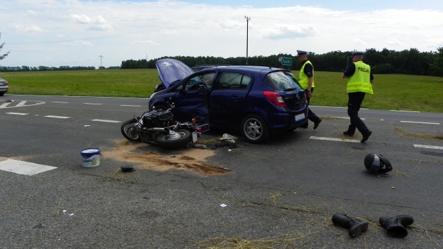 W Troszynie niedaleko Kamienia Pomorskiego doszło do wypadku motocykla i samochodu.