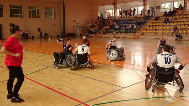Pokazowy mecz rugby na wózkach rozegrali w Pyrzycach zawodnicy drużyny Tetra Gryf Szczecin.